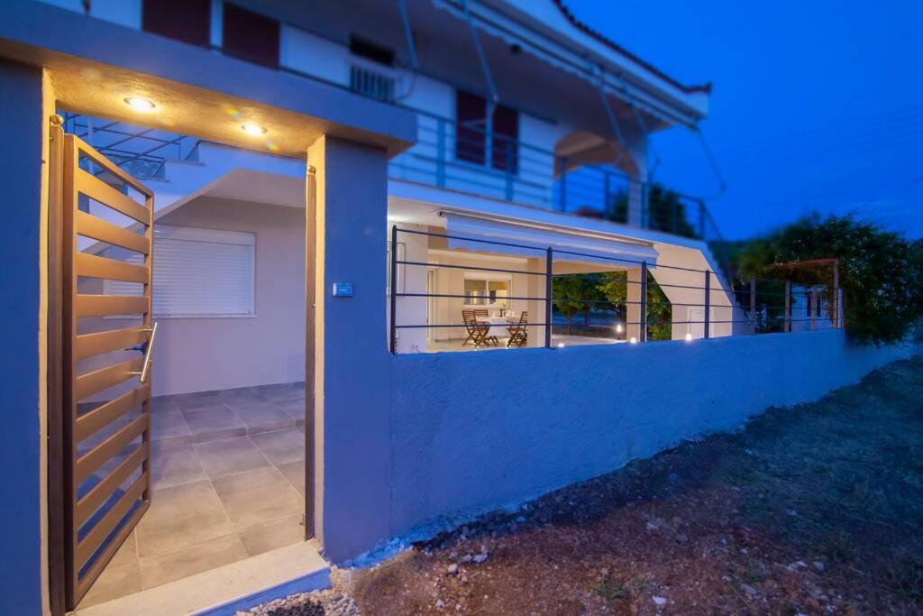 House On The Beach Salamís Exterior foto